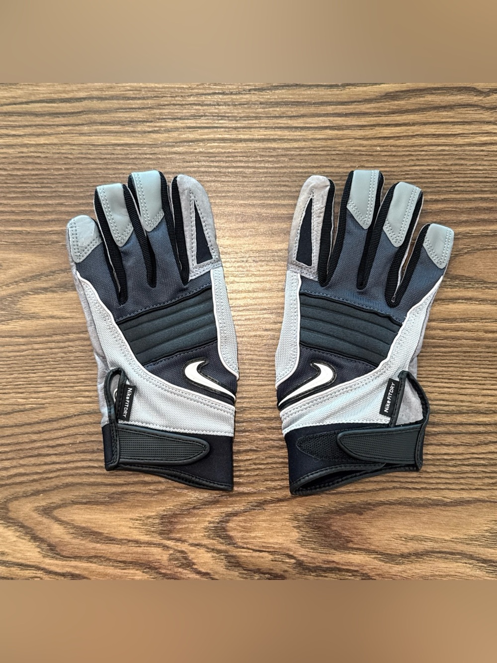 SIZE LARGE NIKE PGF147-020 PROMO SPEEDTACK V LEATHER GLOVES GREY - NEW